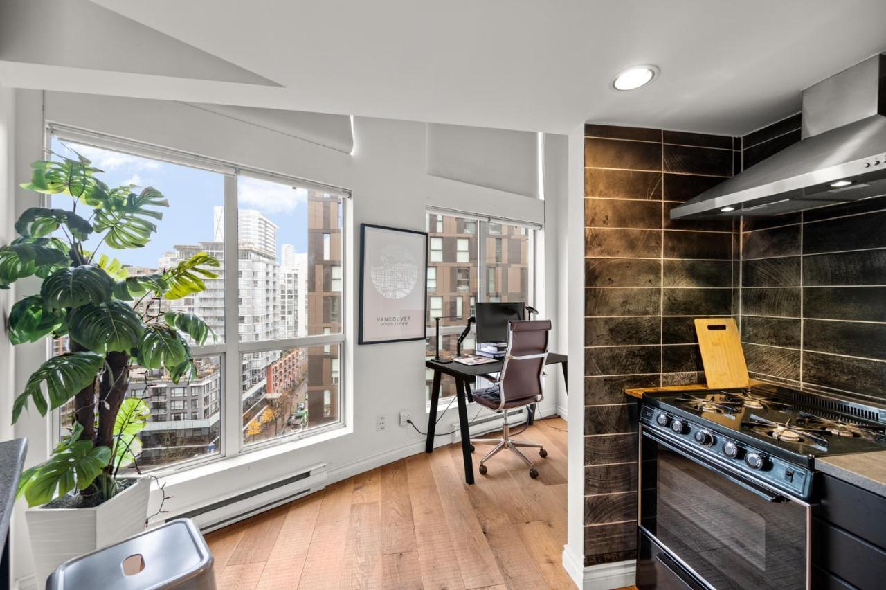Apartament Rare Find Loft With Full Kitchen At Heart Of Downtown Vancouver Zewnętrze zdjęcie