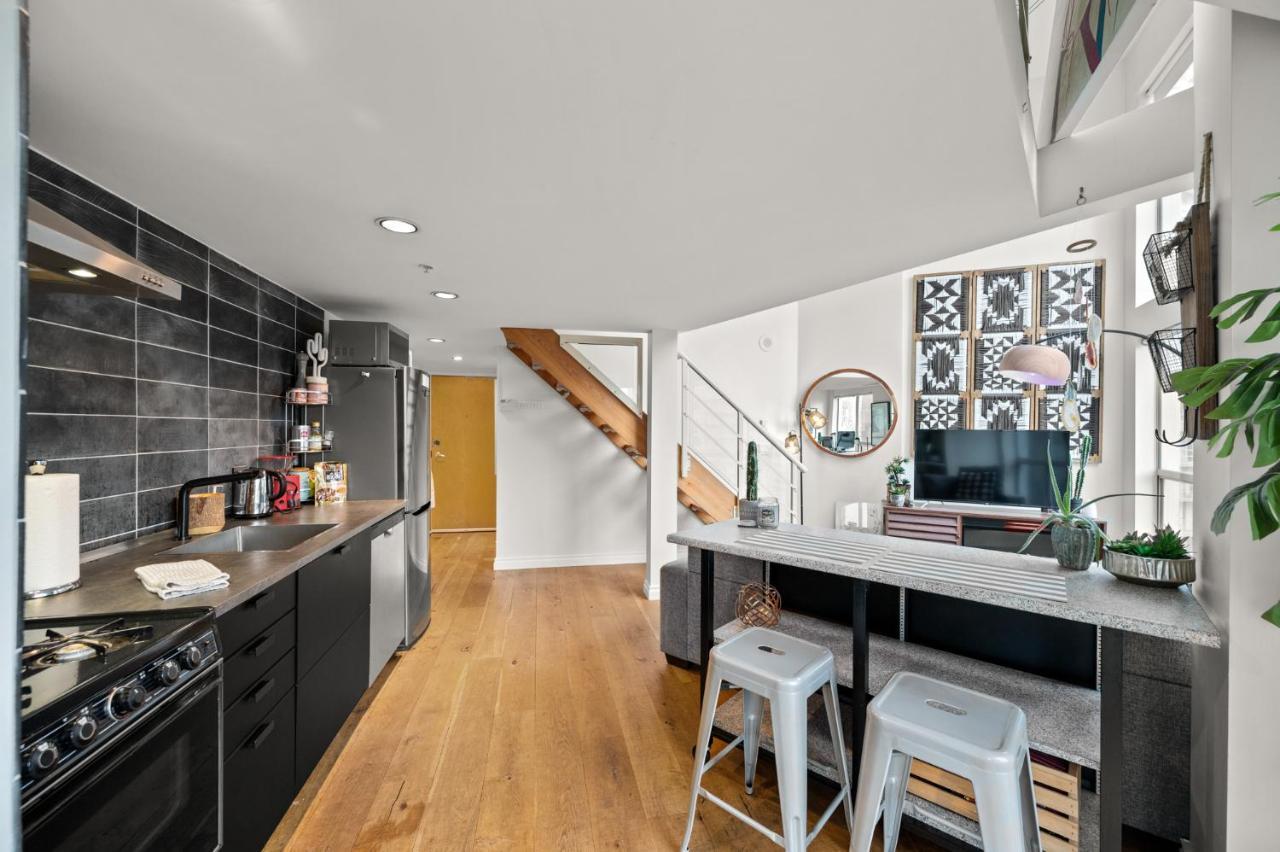 Apartament Rare Find Loft With Full Kitchen At Heart Of Downtown Vancouver Zewnętrze zdjęcie