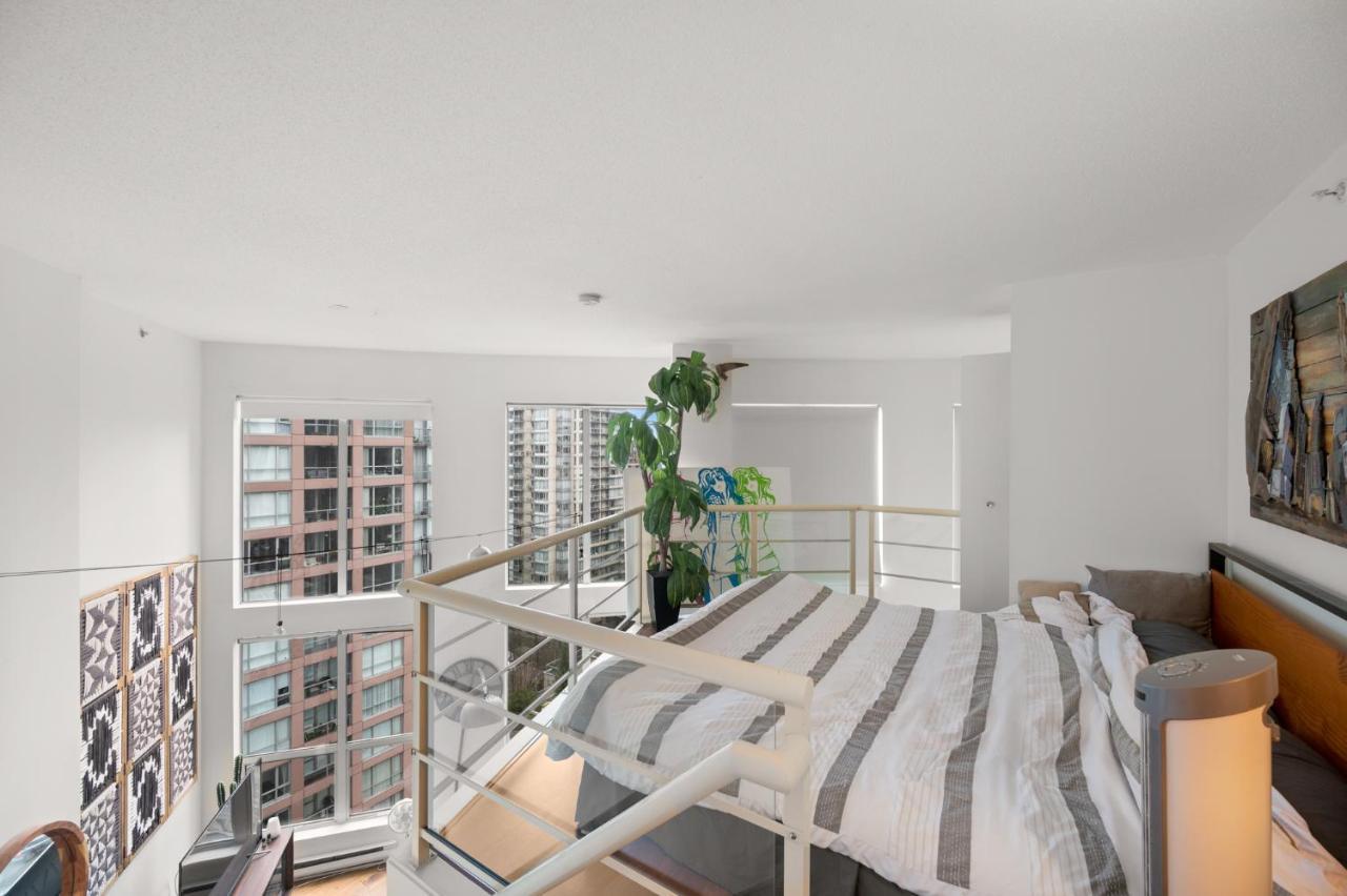 Apartament Rare Find Loft With Full Kitchen At Heart Of Downtown Vancouver Zewnętrze zdjęcie