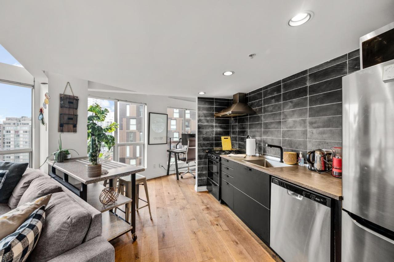 Apartament Rare Find Loft With Full Kitchen At Heart Of Downtown Vancouver Zewnętrze zdjęcie